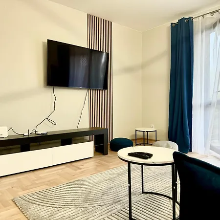 Blue Zone With Free Parking, Balcony And Garden דירה קרקוב