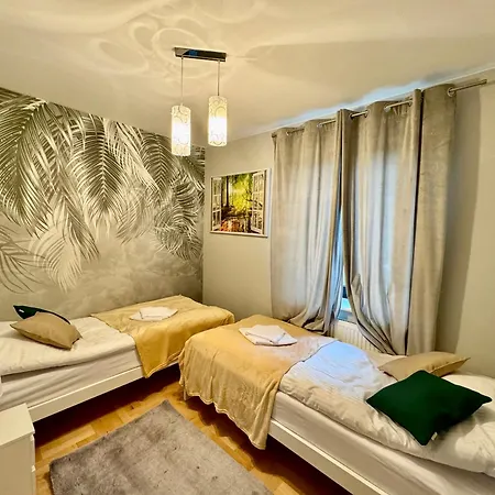 Blue Zone With Free Parking, Balcony And Garden *