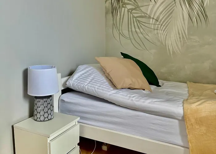 Blue Zone With Free Parking, Balcony And Garden Appartamento