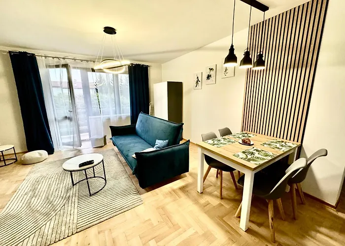 Blue Zone With Free Parking, Balcony And Garden