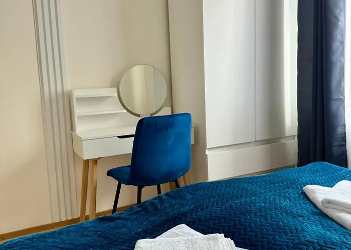 Blue Zone With Free Parking, Balcony And Garden Appartamento