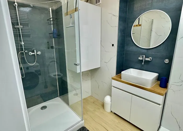 Appartamento Blue Zone With Free Parking, Balcony And Garden Cracovia