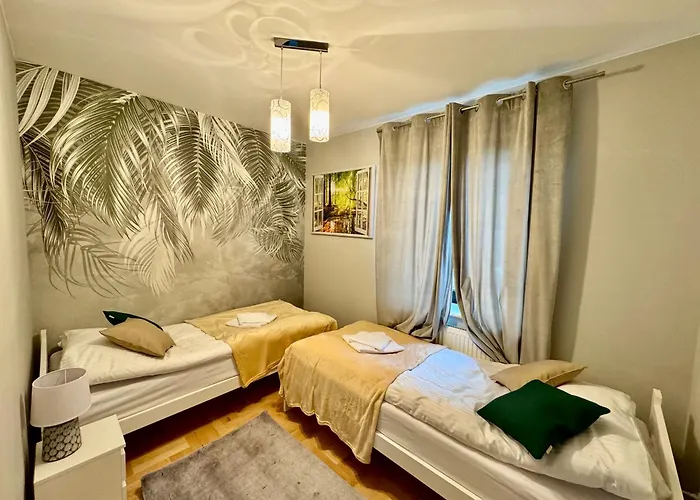 Blue Zone With Free Parking, Balcony And Garden *