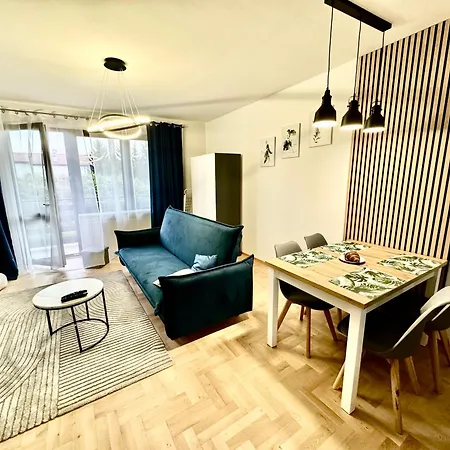 Blue Zone With Free Parking, Balcony And Garden