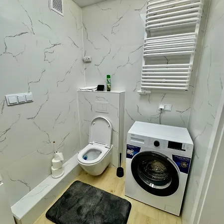 Blue Zone With Free Parking, Balcony And Garden * Krakkó