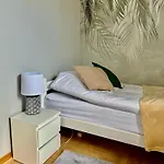 Blue Zone With Free Parking, Balcony And Garden Appartamento