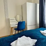 Blue Zone With Free Parking, Balcony And Garden Appartamento
