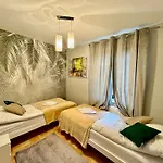 Blue Zone With Free Parking, Balcony And Garden *